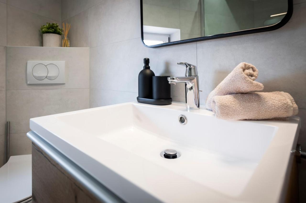 Modern And Cozy Apartments Salt & Pepper In Heart Of ロヴィニ エクステリア 写真